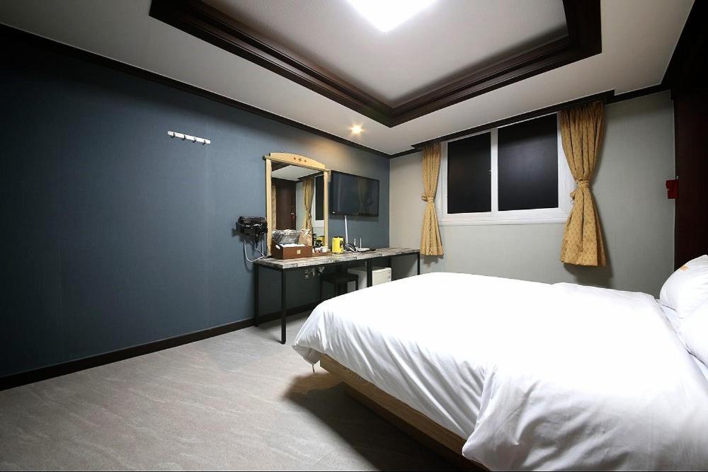 Geoje A-Plus Hotel Exterior photo