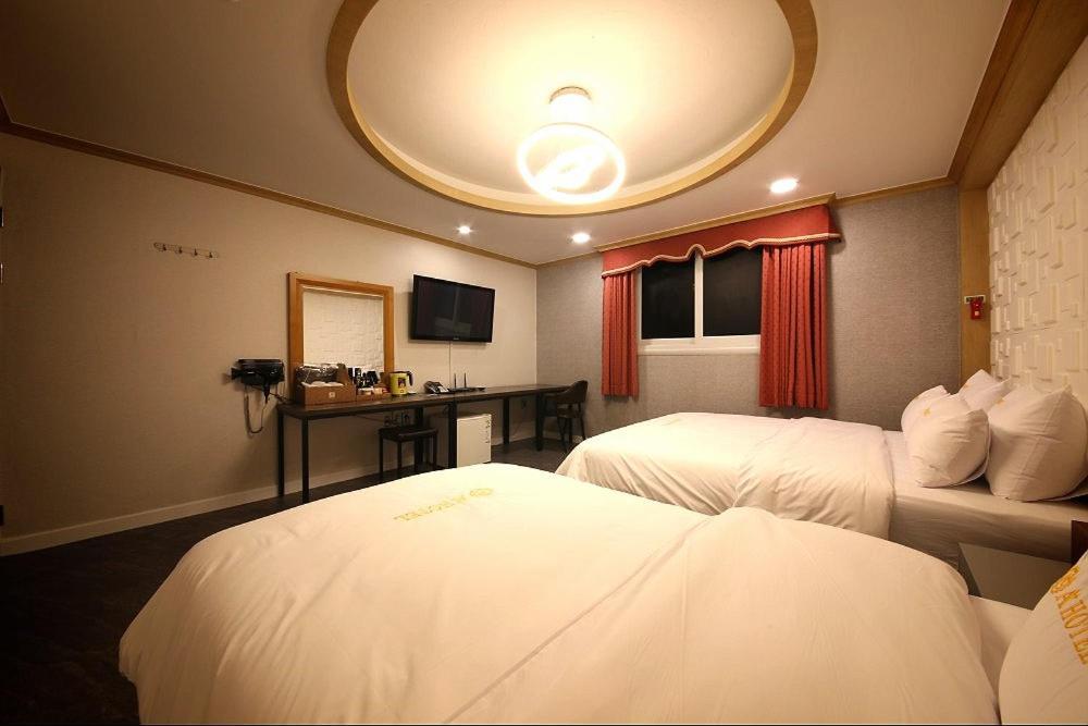 Geoje A-Plus Hotel Exterior photo